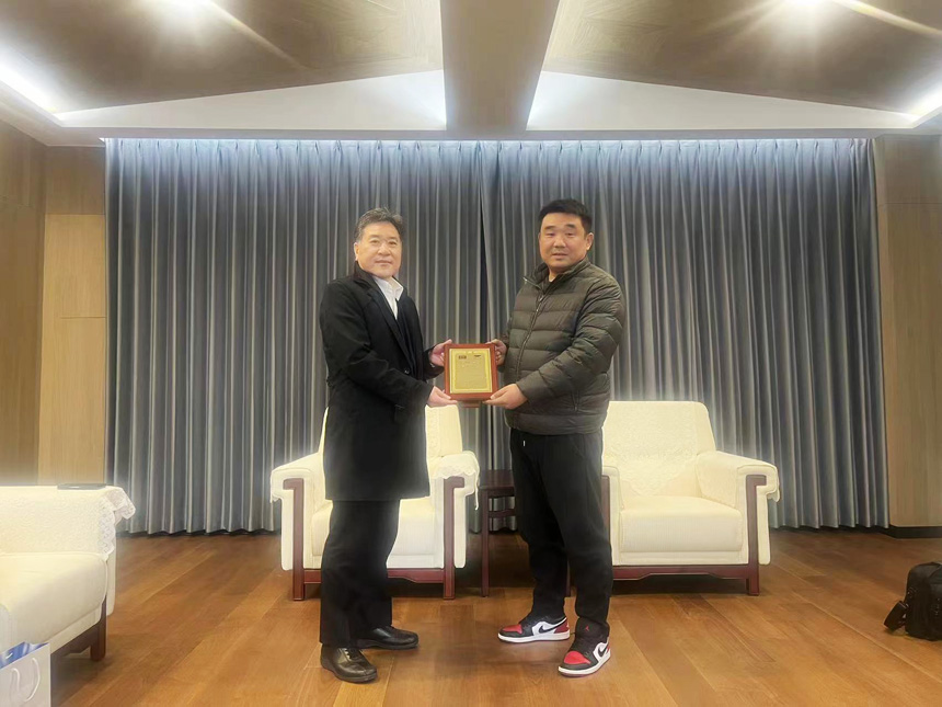 OTC海外事业部长,中国区董事长、副总、机器人部部长,营业担当亲自颁奖